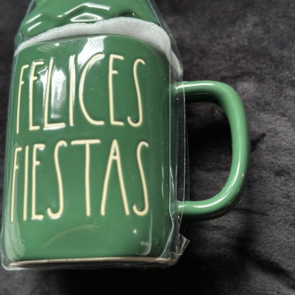 NWT Rae Dunn Felices Fiestas Coffee Mug With Christmas Tree Lid Topper - Picture 4 of 6